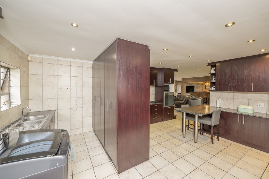 3 Bedroom Property for Sale in Jakarandas Western Cape